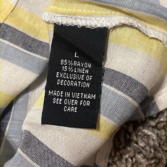 NWT I.N. Studio, large blouse with bell sleeves. - Picture 7 of 7